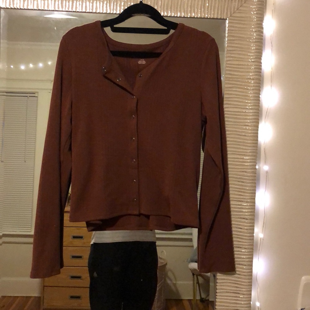 American Eagle Button Top